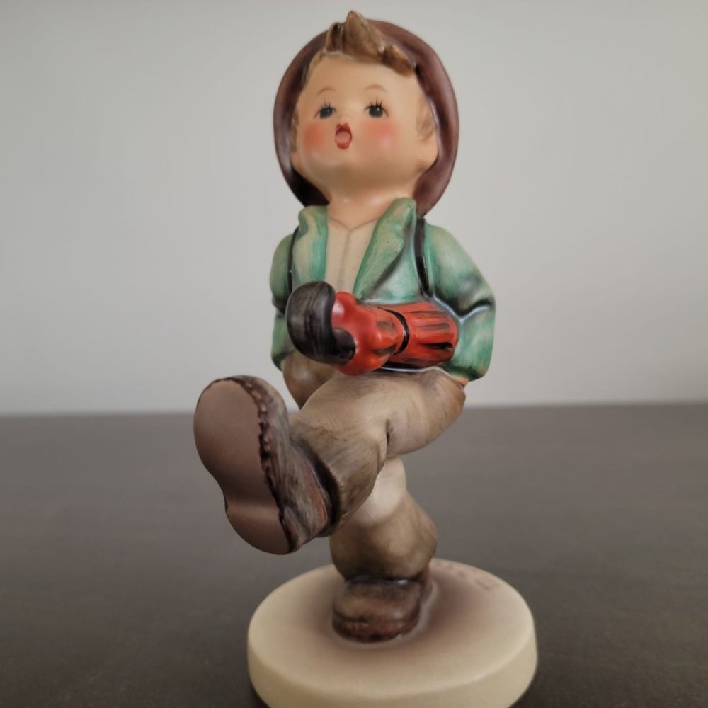 Hummel Happy Traveler no. 79